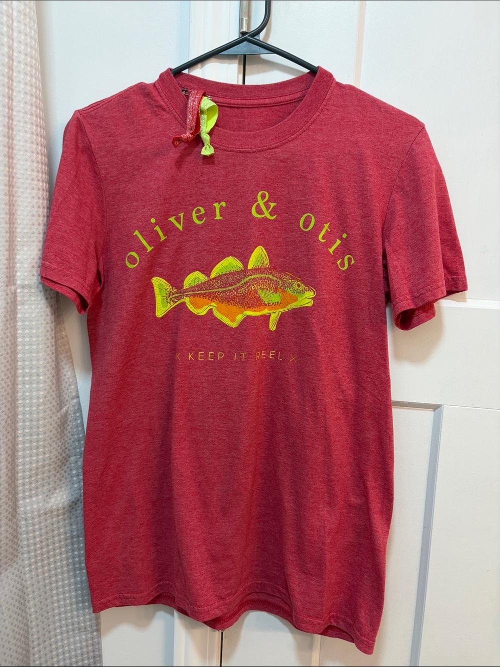 Oliver & Otis Red Graphic Tee - Keep It Reel - Size L